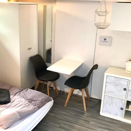 Modernes Zimmer Mit Kuechenzeile Und Bad Denkte 外观 照片