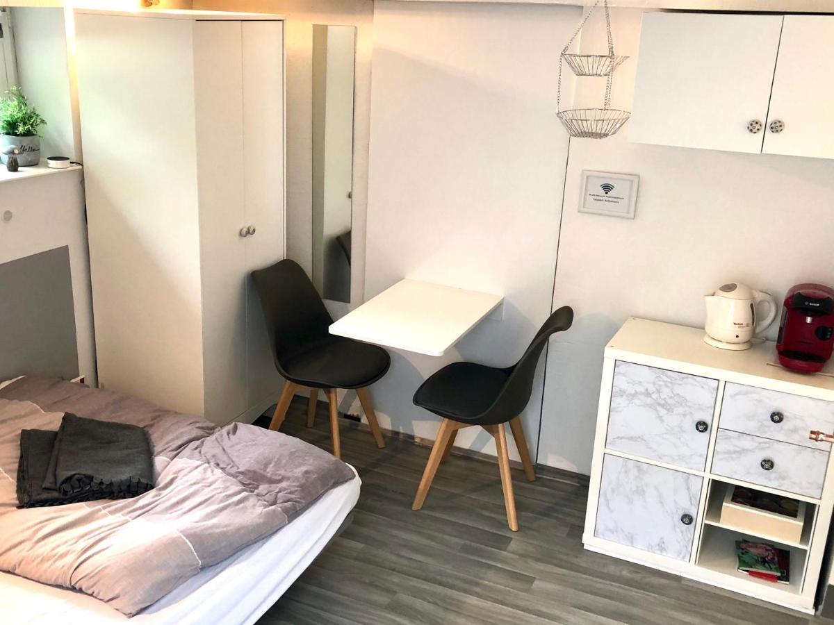 Modernes Zimmer Mit Kuechenzeile Und Bad Denkte 外观 照片
