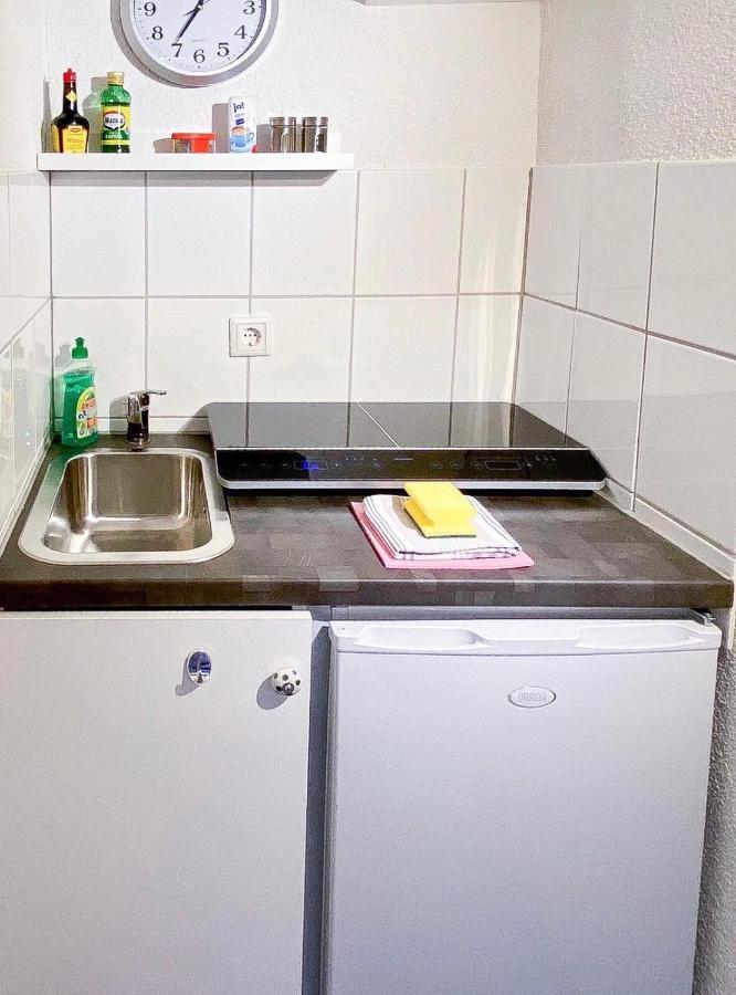 Modernes Zimmer Mit Kuechenzeile Und Bad Denkte 外观 照片