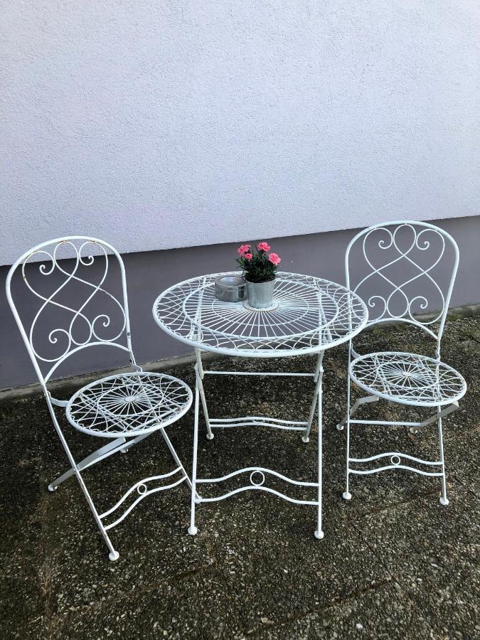 Modernes Zimmer Mit Kuechenzeile Und Bad Denkte 外观 照片